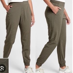Athleta Texture Brooklyn‎ Jogger Pant Mountain Olive size 8